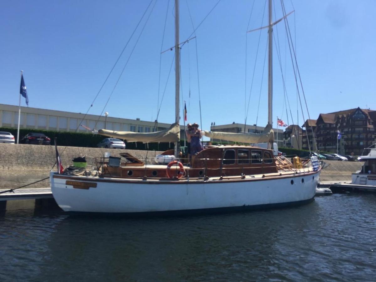 Port Deauville Yacht Vintage Экстерьер фото