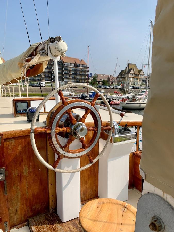 Port Deauville Yacht Vintage Экстерьер фото