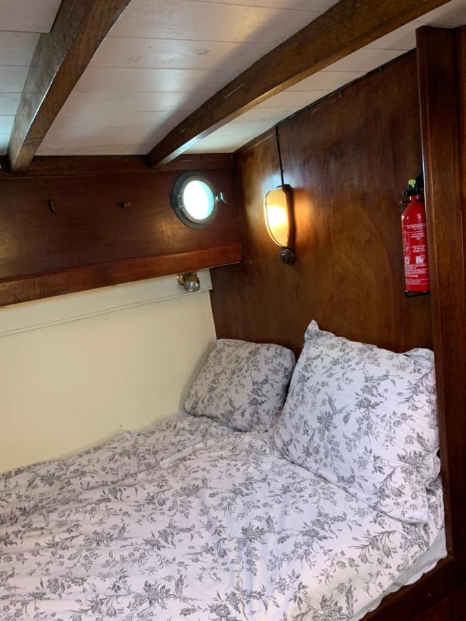 Port Deauville Yacht Vintage Экстерьер фото