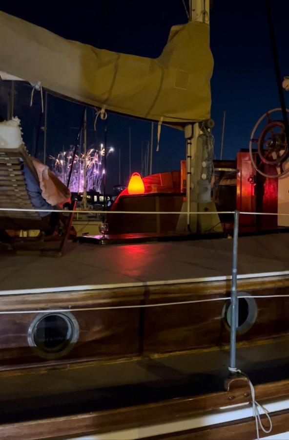 Port Deauville Yacht Vintage Экстерьер фото